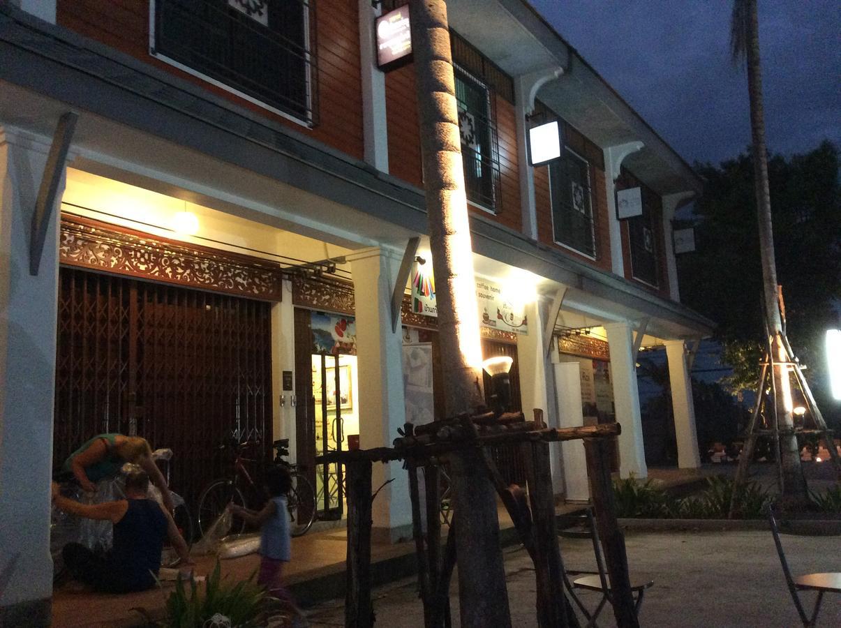 Amaretto Hostel Surat Thani Exterior foto